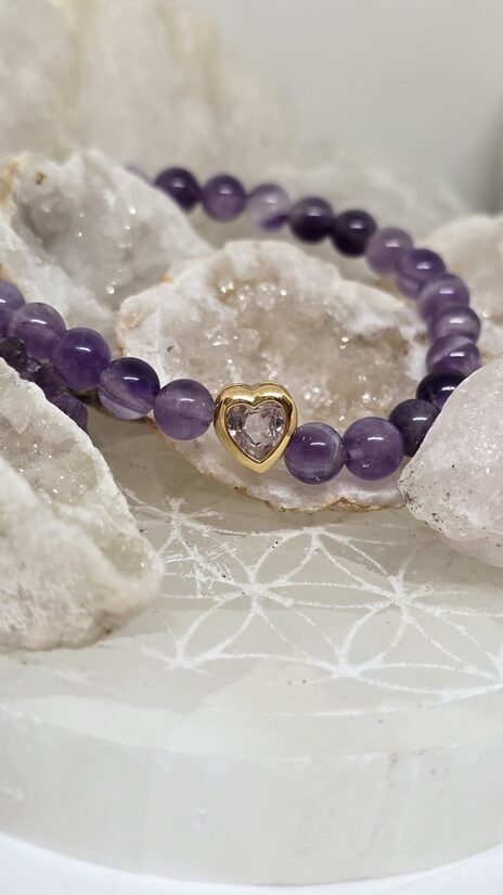 “Dvēseles miers” – ametists ar sirds piekariņu 