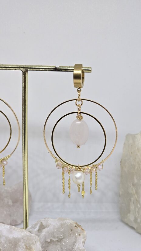 Rozā kvarcs un pērles